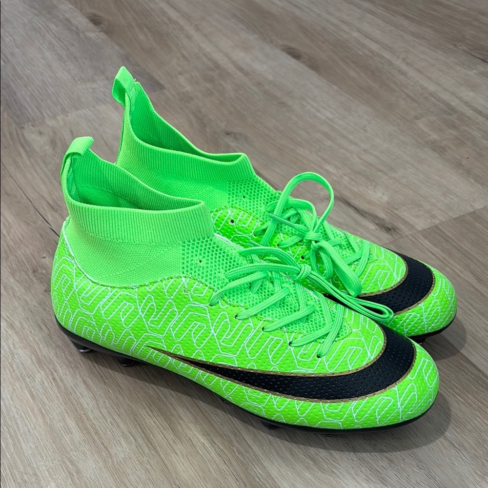 NEW Men’s Neon Green Football/Soccer Cleats